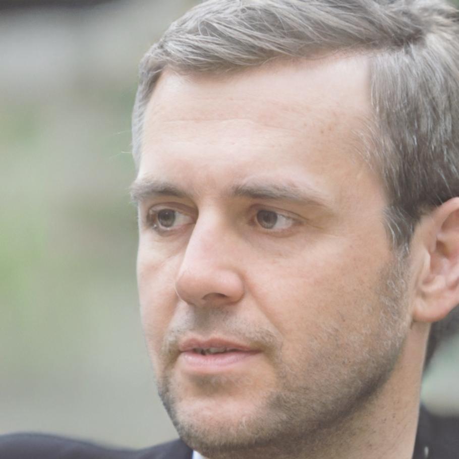 Portrait de Émilien Dubois, entrepreneur en technologie financière