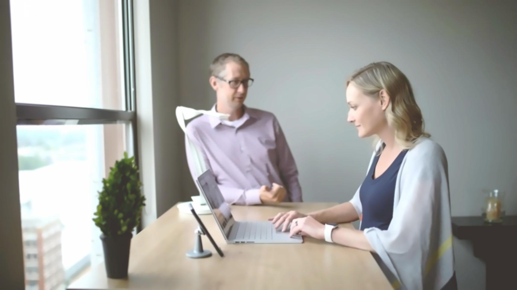 Graphiques et analyses financières sur une tablette